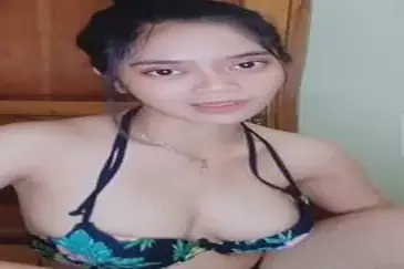 Gadis Sasa Saat Bersantai Di Kamar